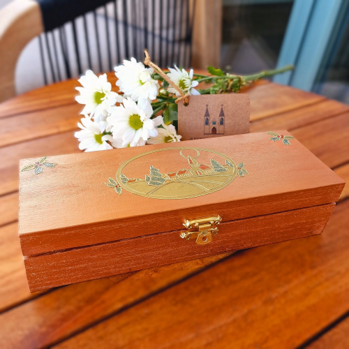 Holzschachtel bemalt und mit Gold verziert